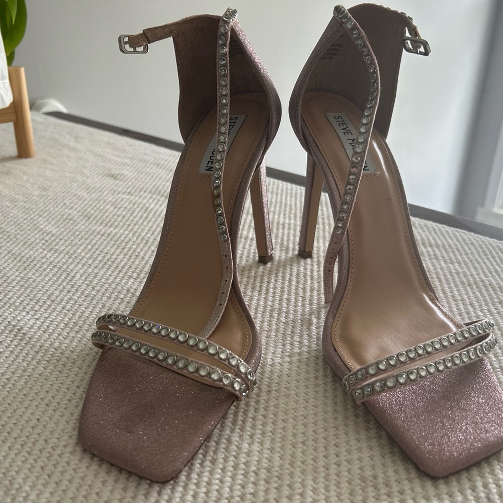 Shoes - Picture 7 of 8